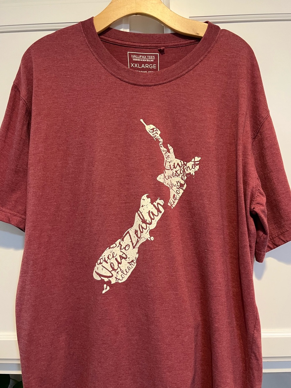 Men’s New Zealand Map Graphic Tee - Maroon XXL